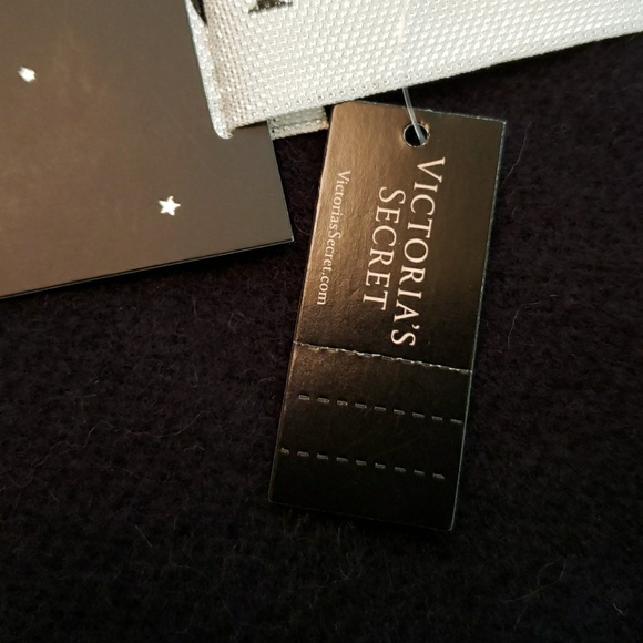 Victoria's Secret Scarf - Picture 4 of 5